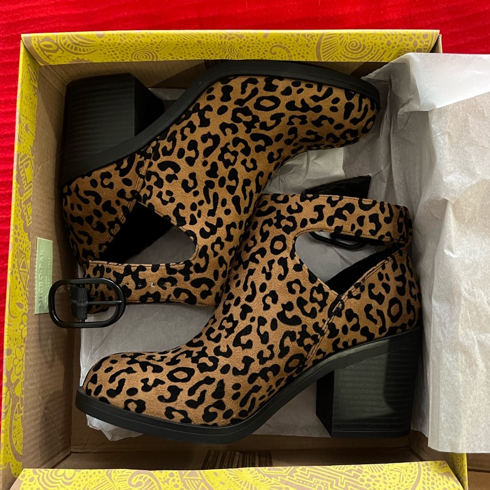Mix No. 6 Leopard Print Ankle Boots size 7.5 BRAND NEW